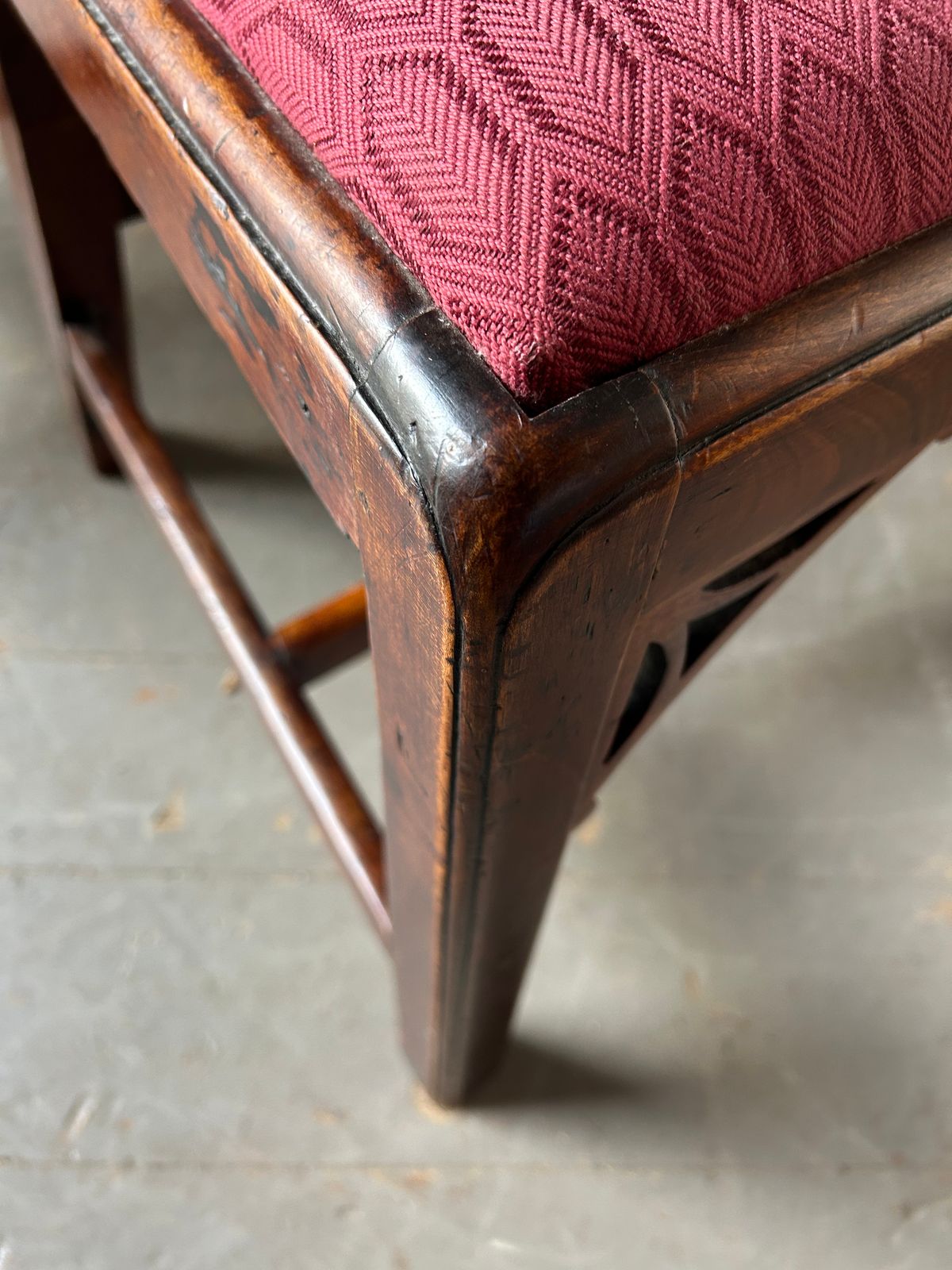 photo furniture Pair Of 18th Century Chinese Chippendale Side Chairs In Fruitwood
