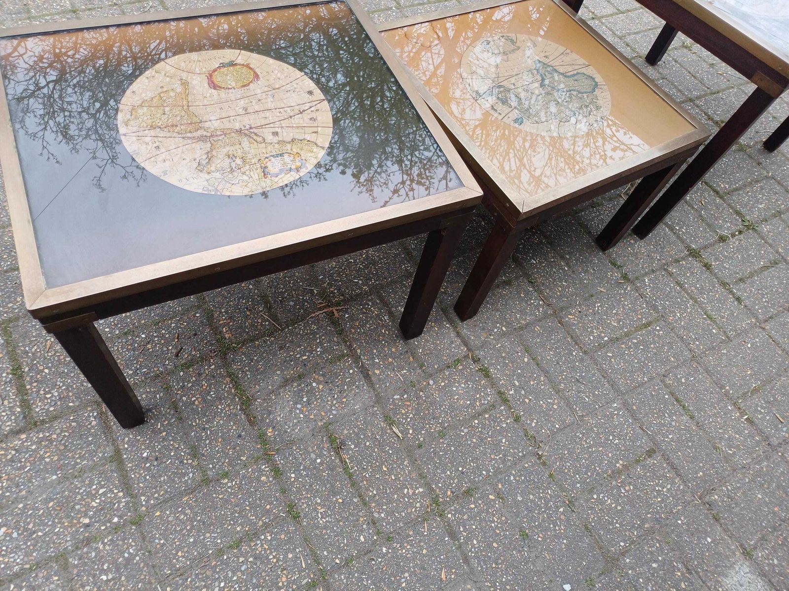 photo vinterior Vintage 1980s Teak Brass Glass Nest Of 3 Map Tables Coffee Side Tables World Map Mid Century Style Retro Furniture