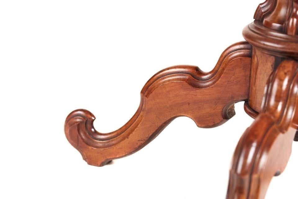 photo furniture Fine Quality Antique Victorian Burr Walnut Tilt Top Centre Table, Circa 1850