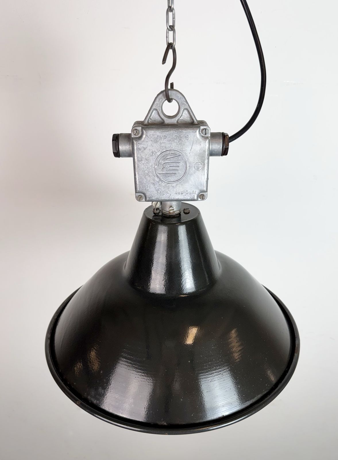Set Of 4 Industrial Black Enamel Pendant Lamps From Elektrosvit, 1960s, 49x photo vinterior