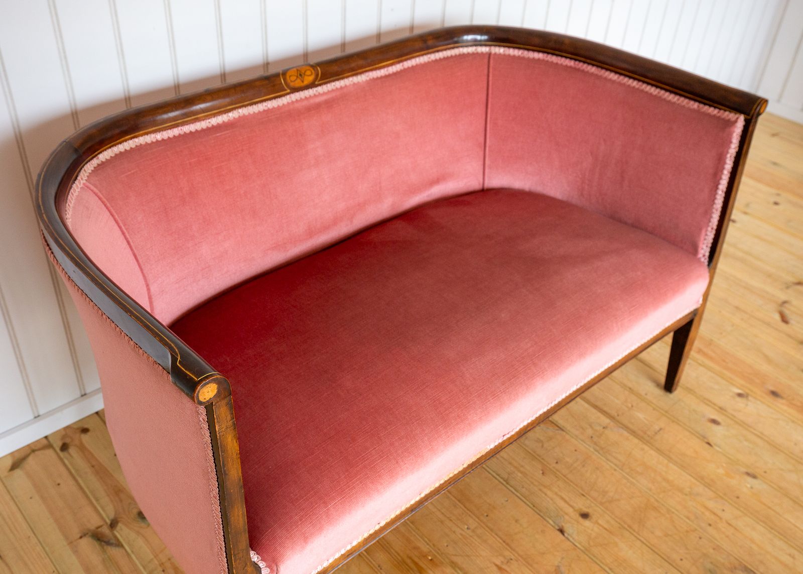 photo vintage Edwardian Mahogany Settee Barrel Back Pink Inlaid Tub Antiqu.E Art Nouvea.U 1910 Two Seater Sofa