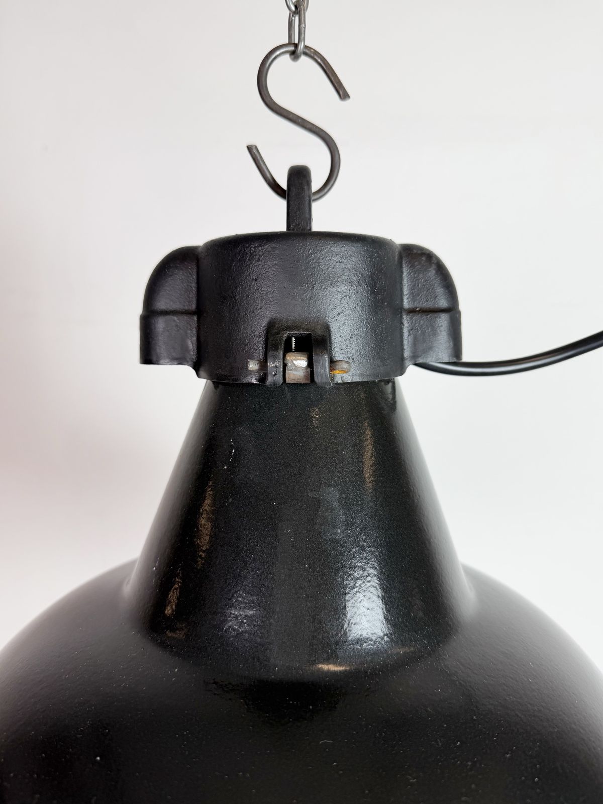 photo for sale Set Of 4 Industrial Black Enamel Factory Lamps With Cast Iron Top, 1950s, 49x