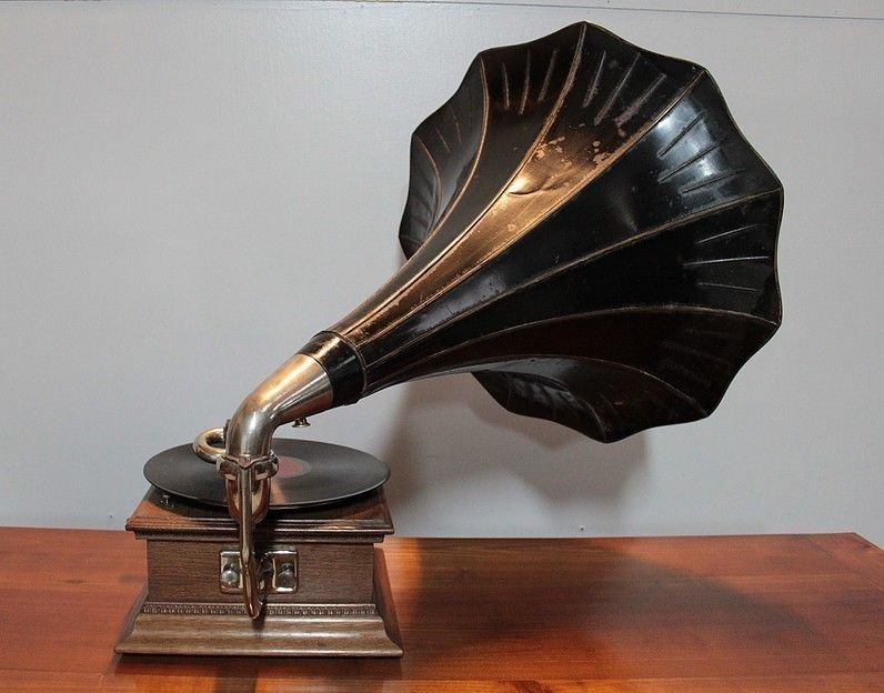 photo for sale Gramophone At Pavillon 20th