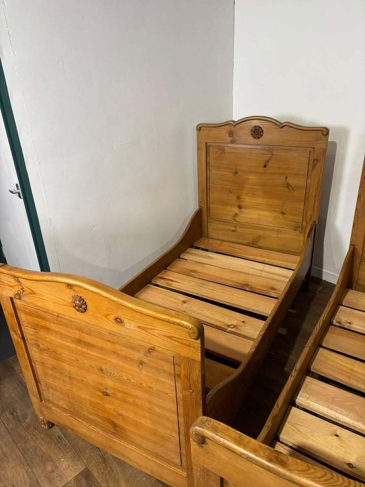 Pair Of Victorian Pine Single Beds photo vintage
