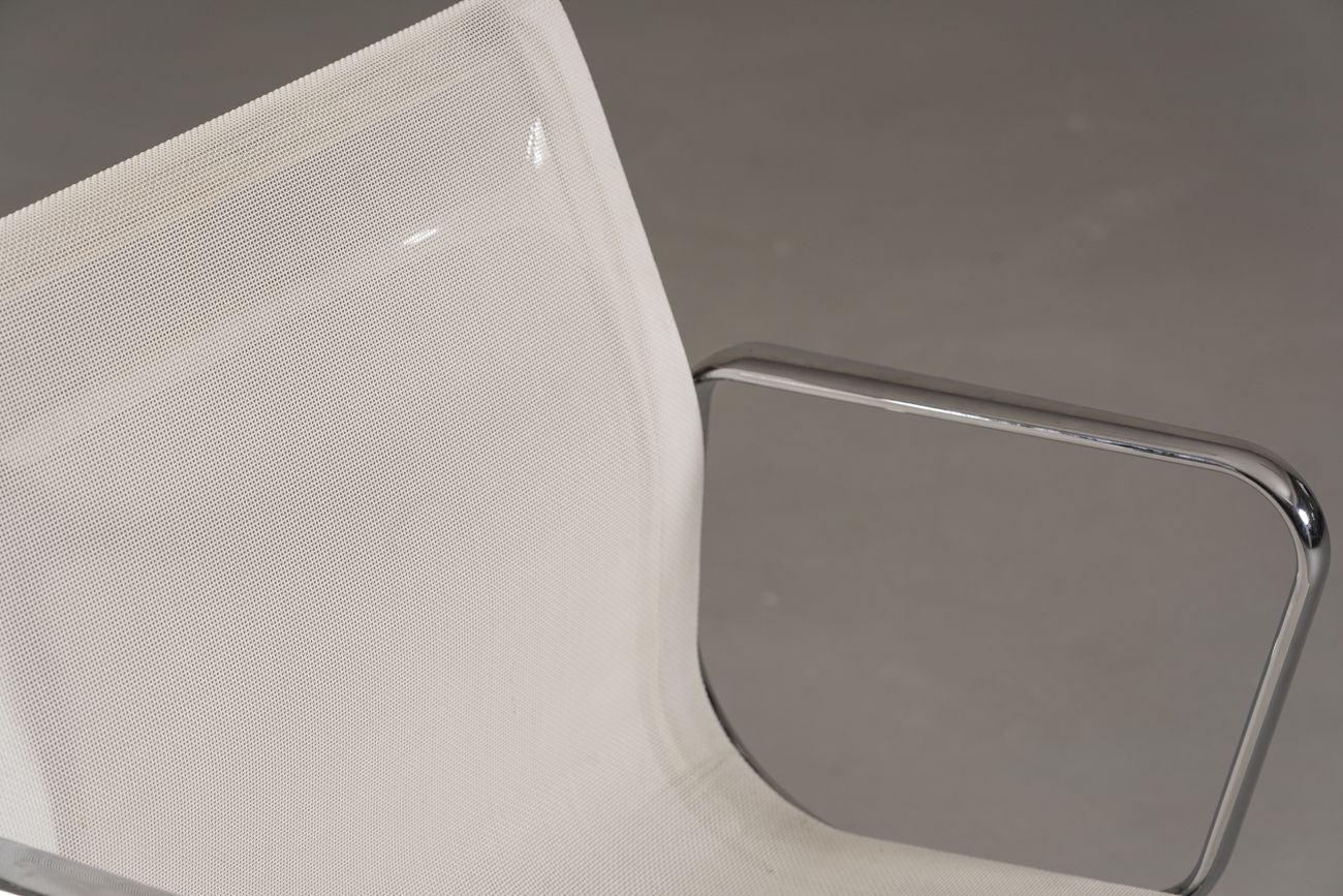 photo vinterior Vitra Ea 108 Chair By Charles And Ray Eames, Germany, 1990’s
