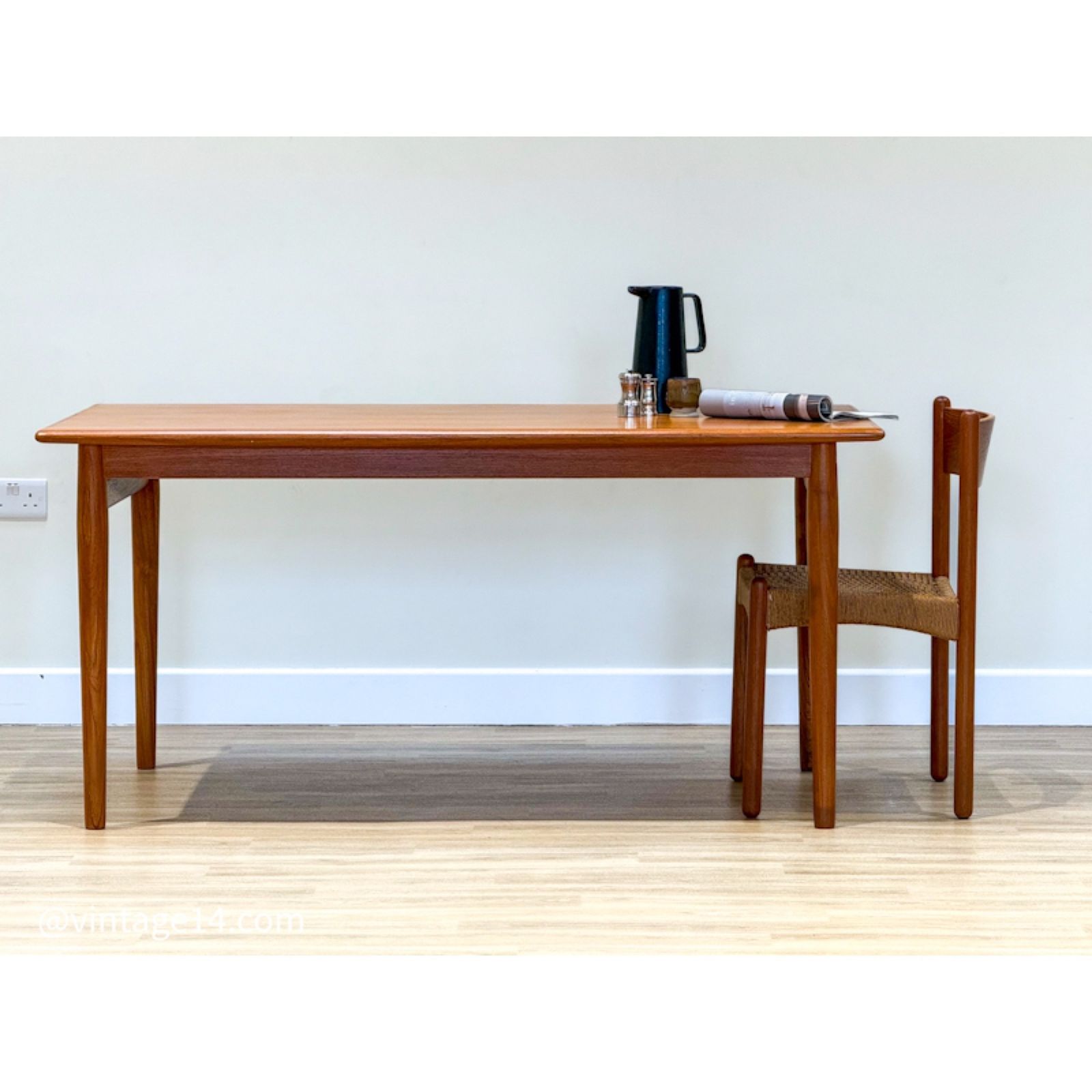 Mid Century Danish Teak Extending Dining Table (Johannes Andersen)