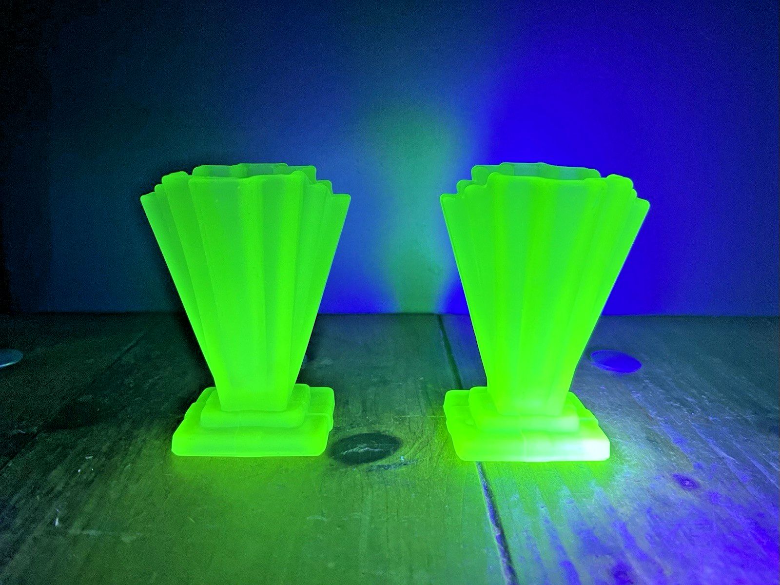 1 Small Art Deco Bagley Grantham 334 Uranium Glass Fanned Stepped Base Posy Vase