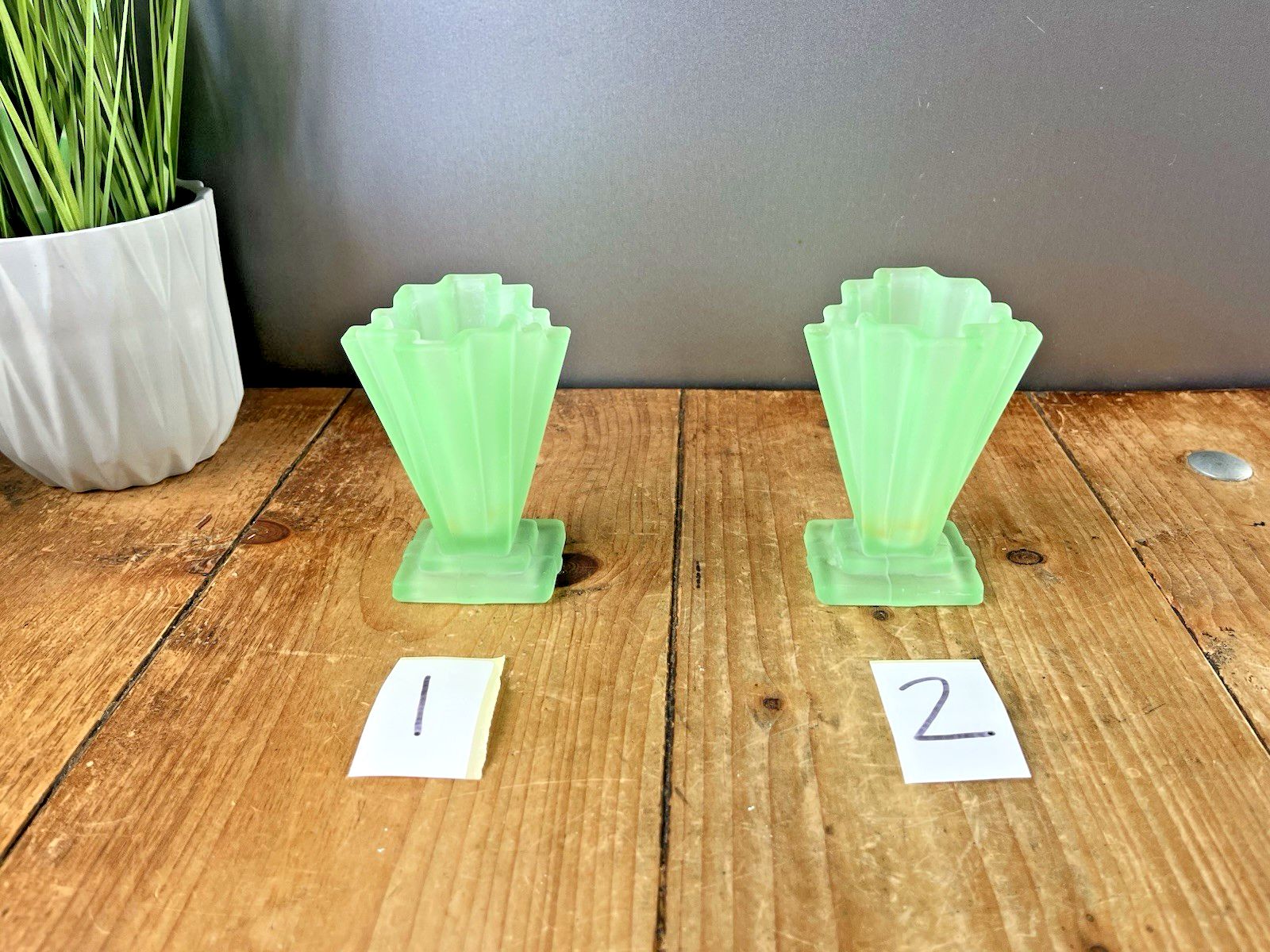 1 Small Art Deco Bagley Grantham 334 Uranium Glass Fanned Stepped Base Posy Vase photo vinterior