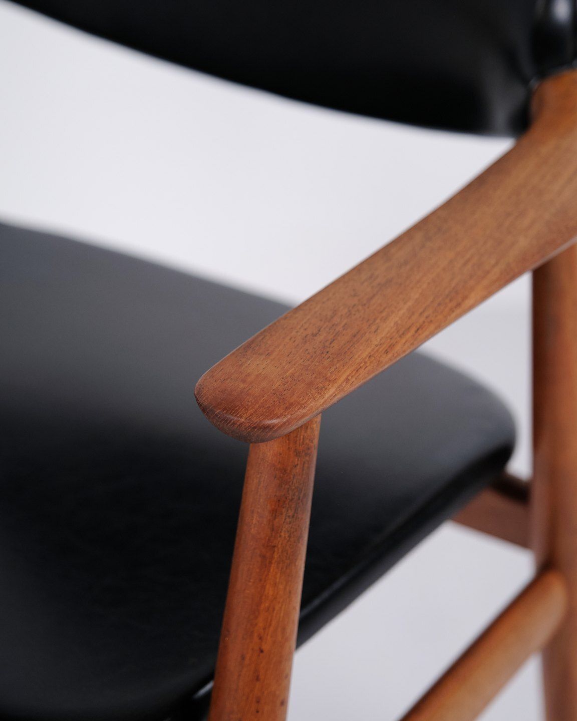 Set Of 6 Dining Chairs Model Gm11 In Teak And Black Leather By Svend Aage Eriksen For Glostrup Møbelfabrik, 1960s photo vinterior