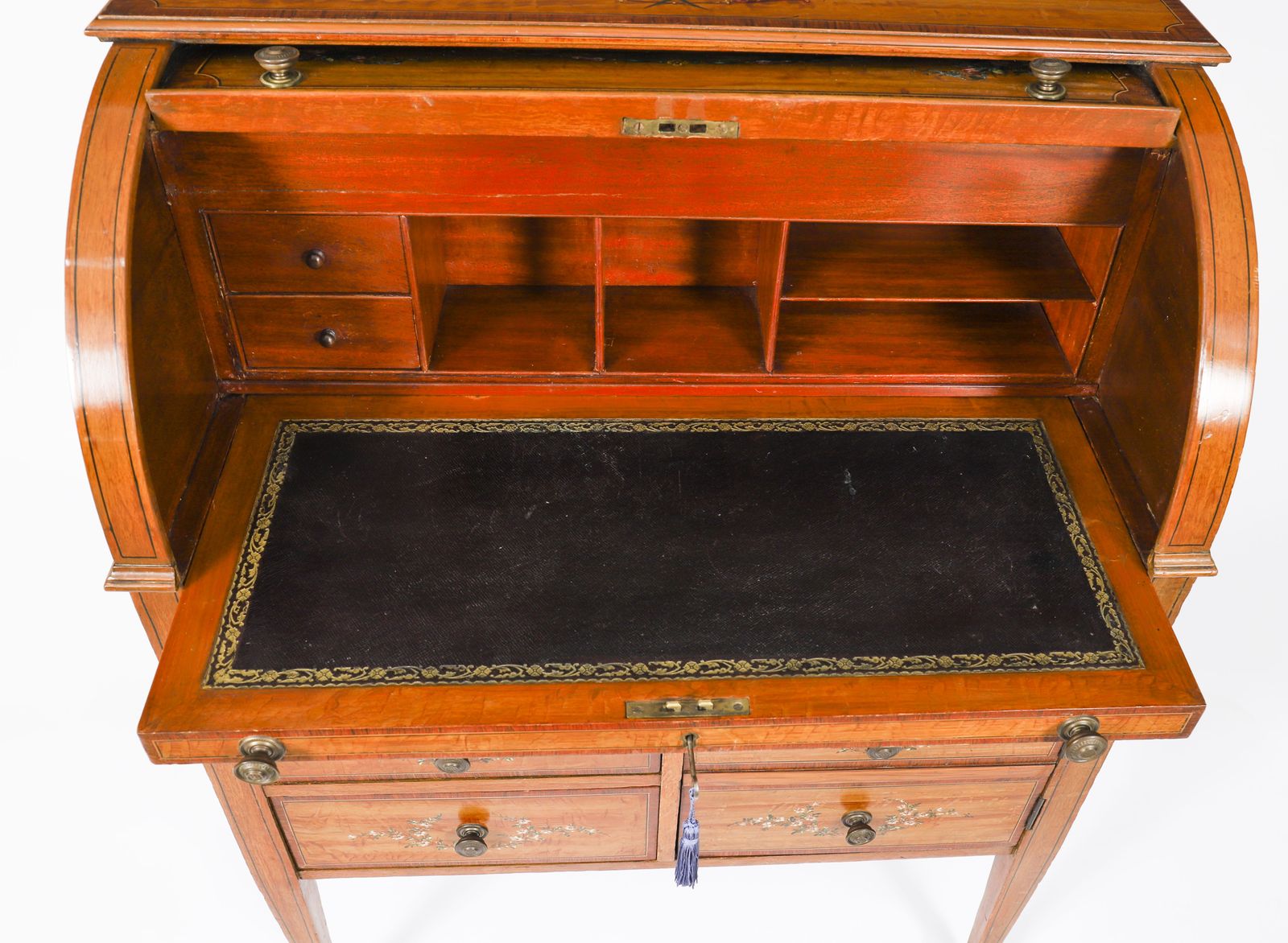 photo vinterior English Late Victorian Sheraton Revival Satin Wood Bureau C.1890