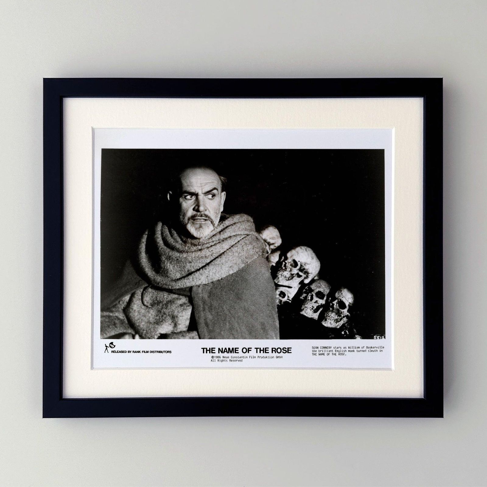 Photographie de presse du film Le Nom de la Rose (1986), encadrée photo furniture