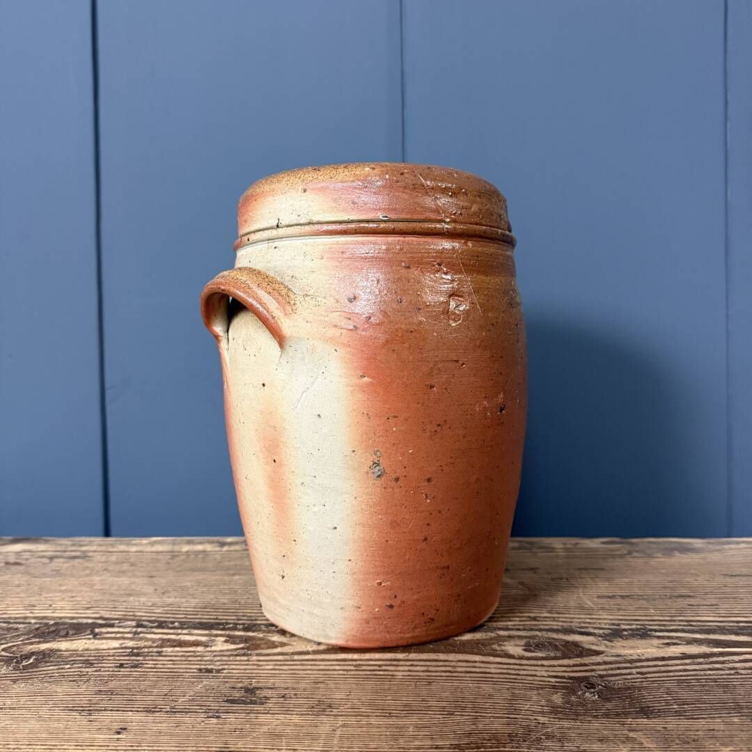 Antiek Aardewerken Pot Met Deksel photo Woonaccessoires