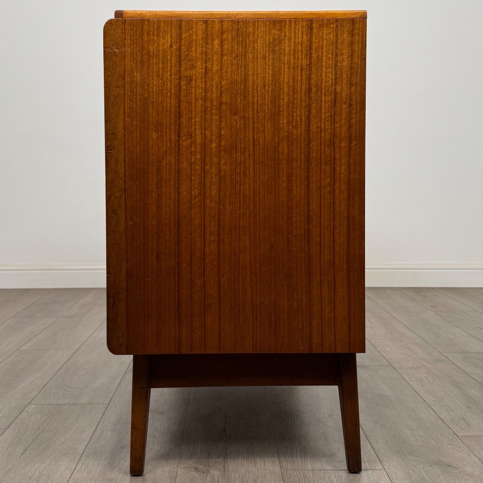 Vintage 20th Century Good Quality Sideboard In Walnut ( Af 5509 ) photo Furniture