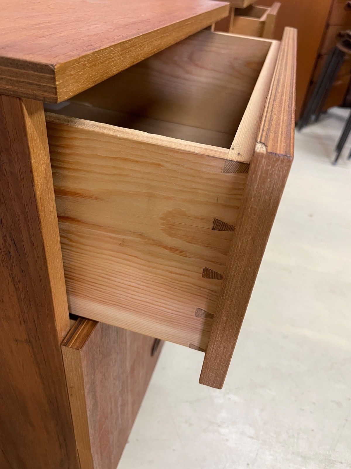 photo vintage 2x Vintage Mid Century Bedside Cabinets Drawers Chest Danish Teak 70s Plan