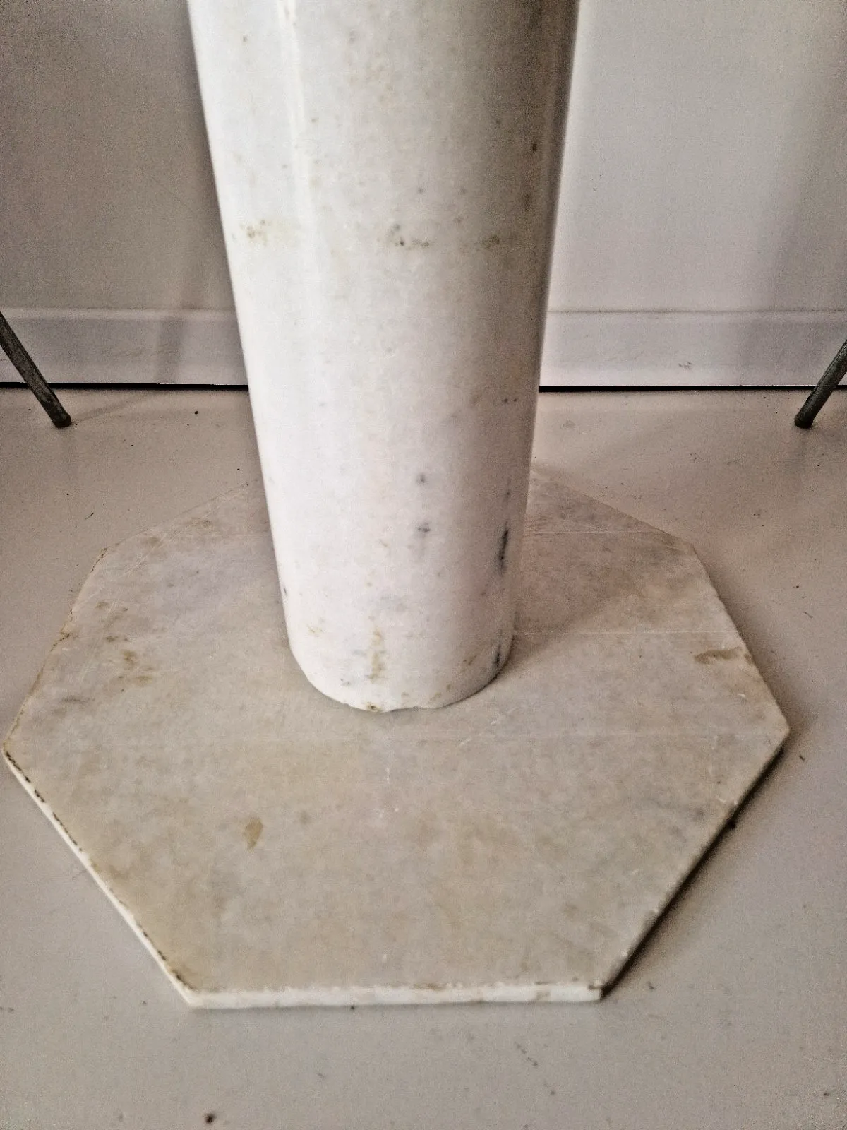 photo vinterior Post Modern Italian Marble Table Pietra Dura With Floral Inlays Interior Design