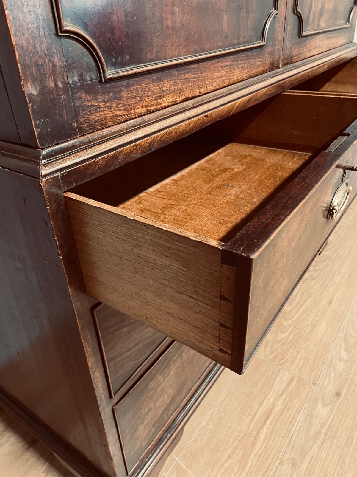 Georgian Flame Mahogany Linen Press Of Small Proportions photo vinterior