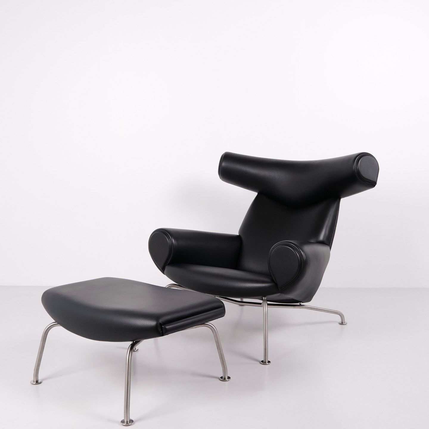 Ox Chair With Ottoman Model Ej100 In Black Leather By Hans J. Wegner For Fredericia Furniture photo furniture