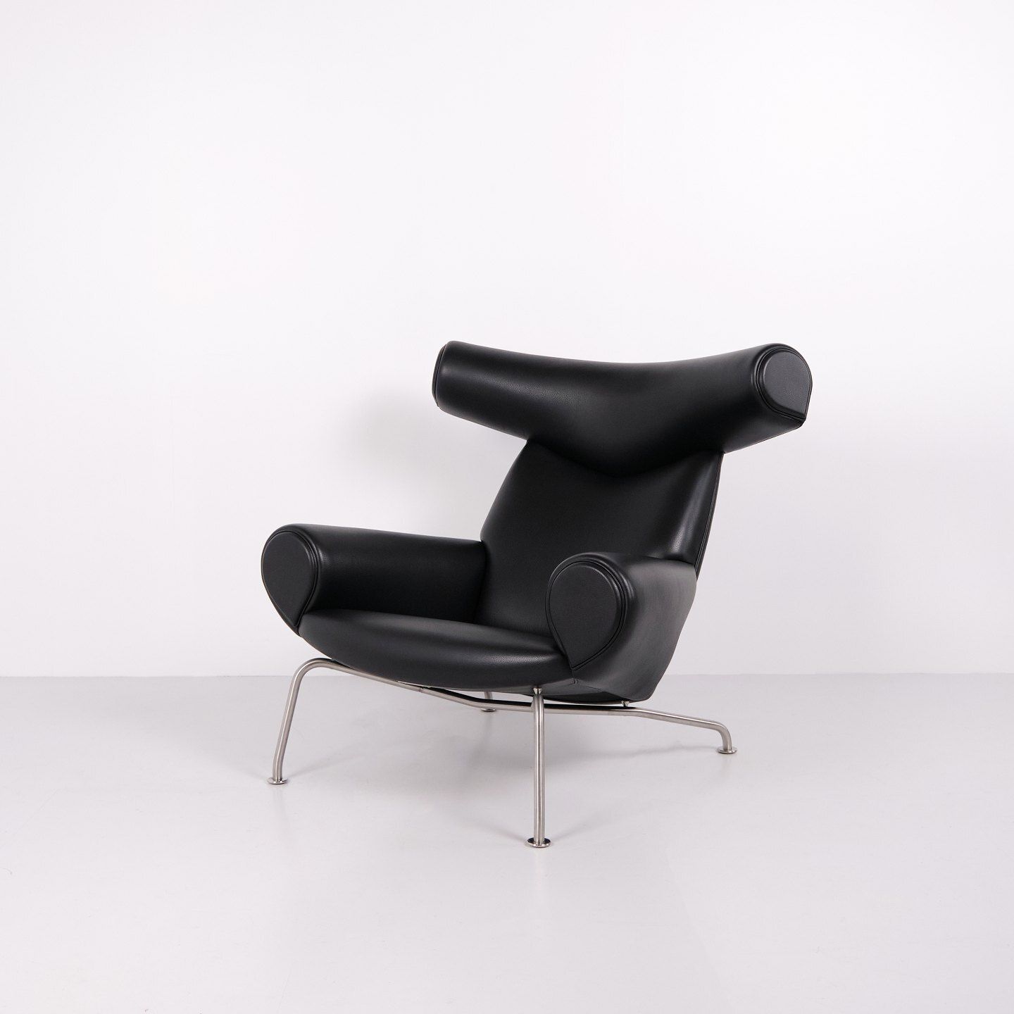Ox Chair With Ottoman Model Ej100 In Black Leather By Hans J. Wegner For Fredericia Furniture photo for sale