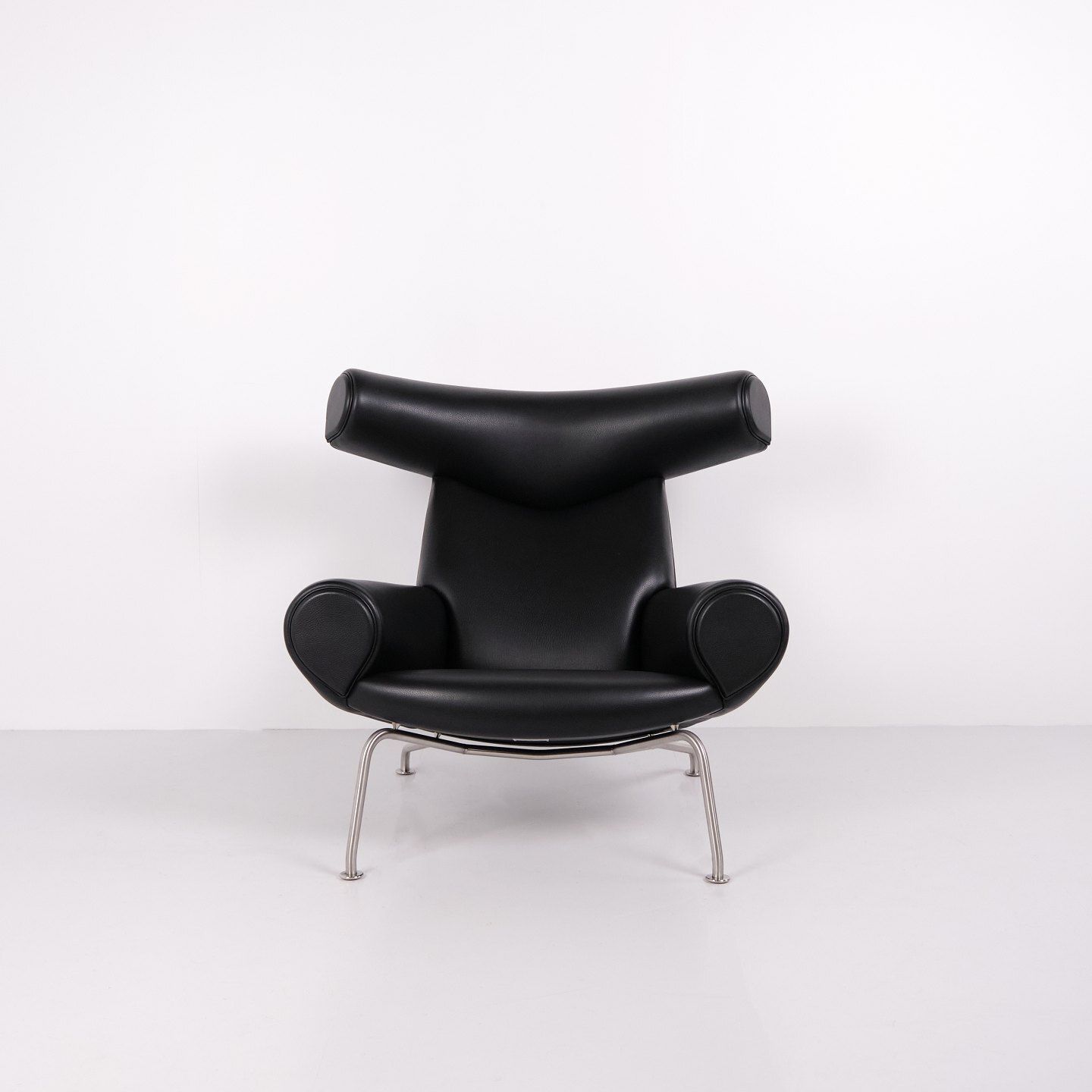 Ox Chair With Ottoman Model Ej100 In Black Leather By Hans J. Wegner For Fredericia Furniture photo Furniture