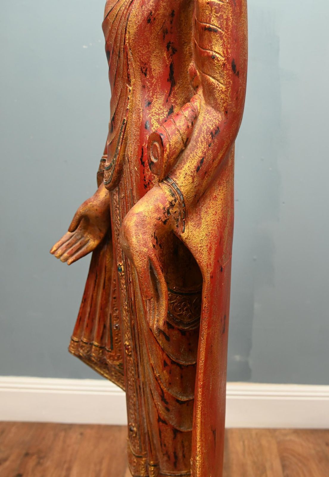 photo vinterior Carved Standing Burmese Buddha Statue Buddhist Art Mandalay