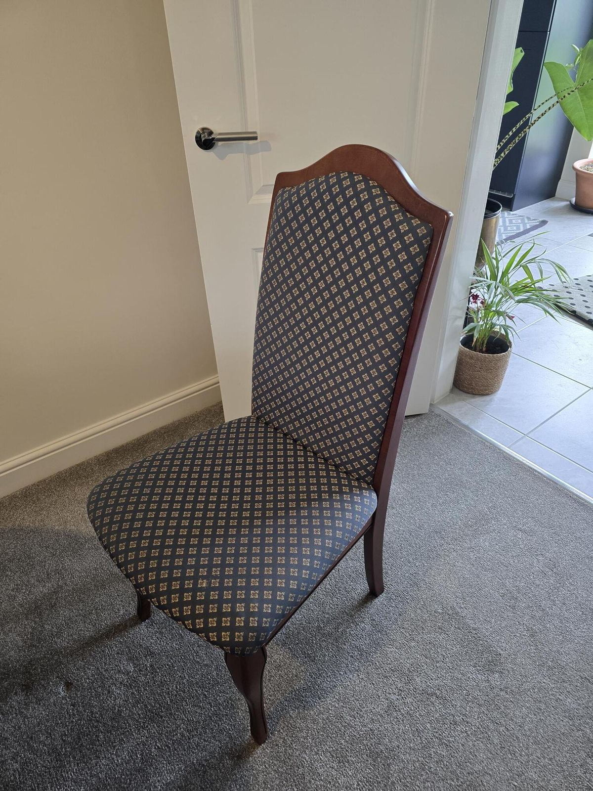 White And Newton Teak Or Cherry Extendable Table And Four Chairs In Good Condition photo for sale