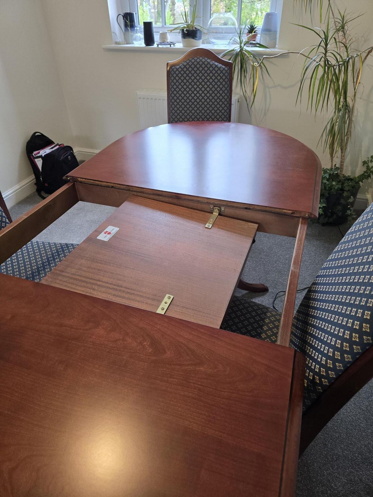 White And Newton Teak Or Cherry Extendable Table And Four Chairs In Good Condition photo Furniture