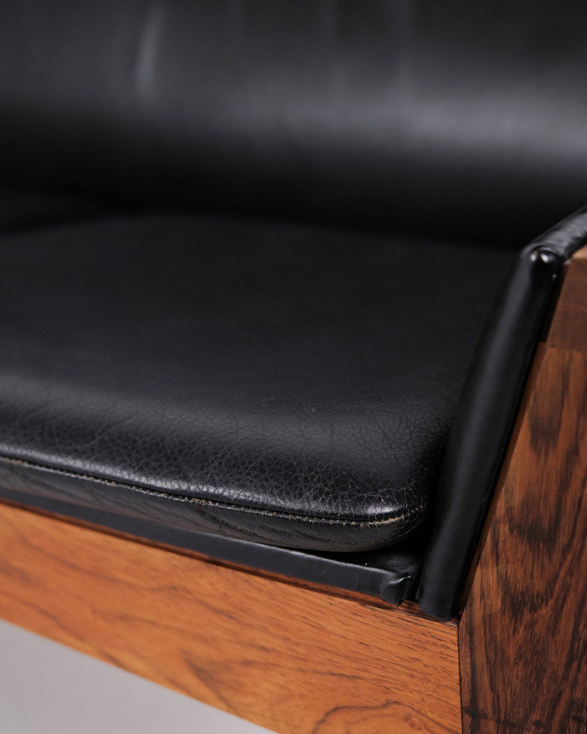 Three Seater Sofa Model "Senior" In Rio Rosewood And Original Black Leather By Steen østergaard For Jason Møbler, 1960s photo vinterior
