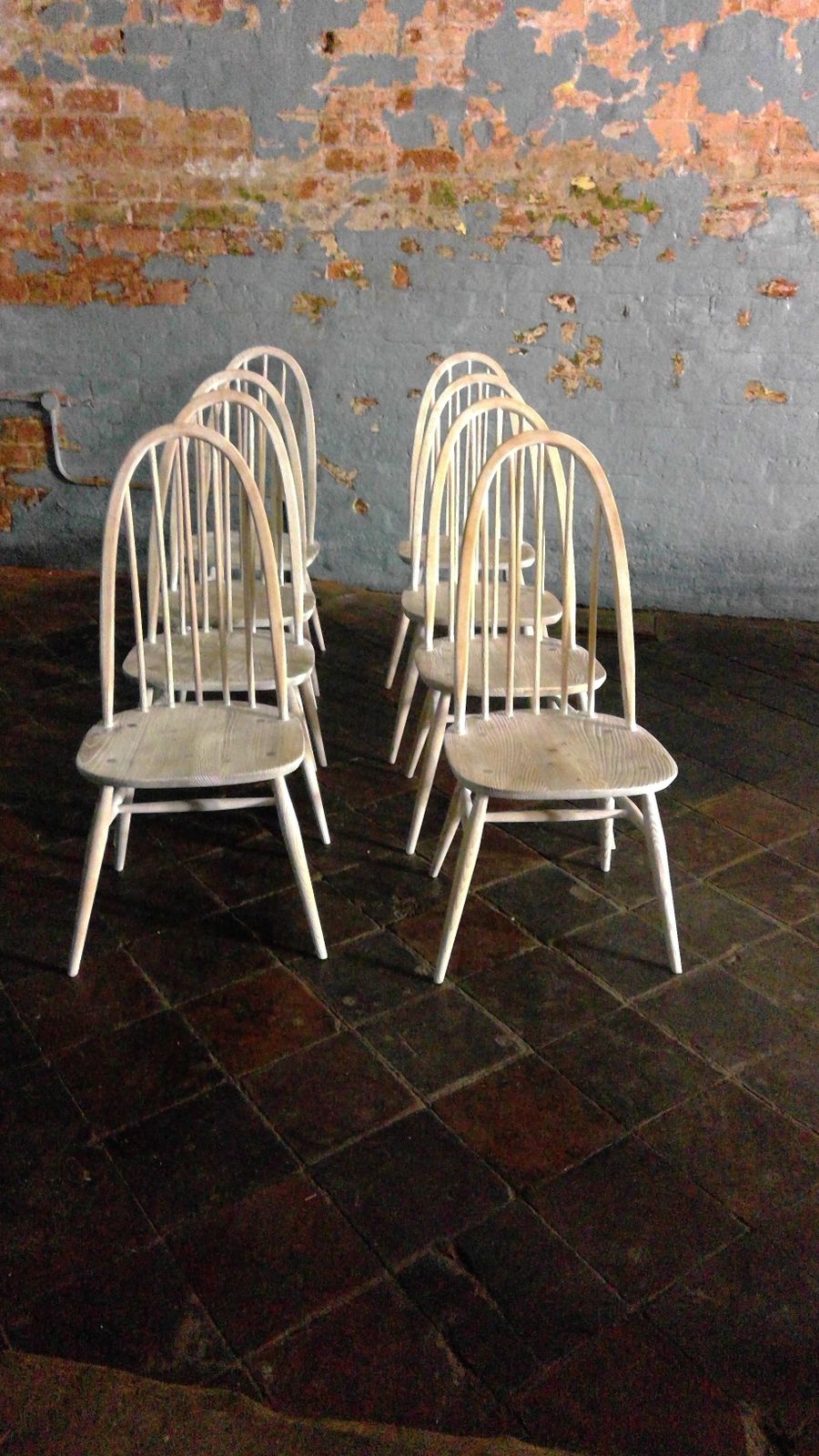 A Good Set Of 6 Ercol Limed Elm Windsor Hooped Back Stick Chairs