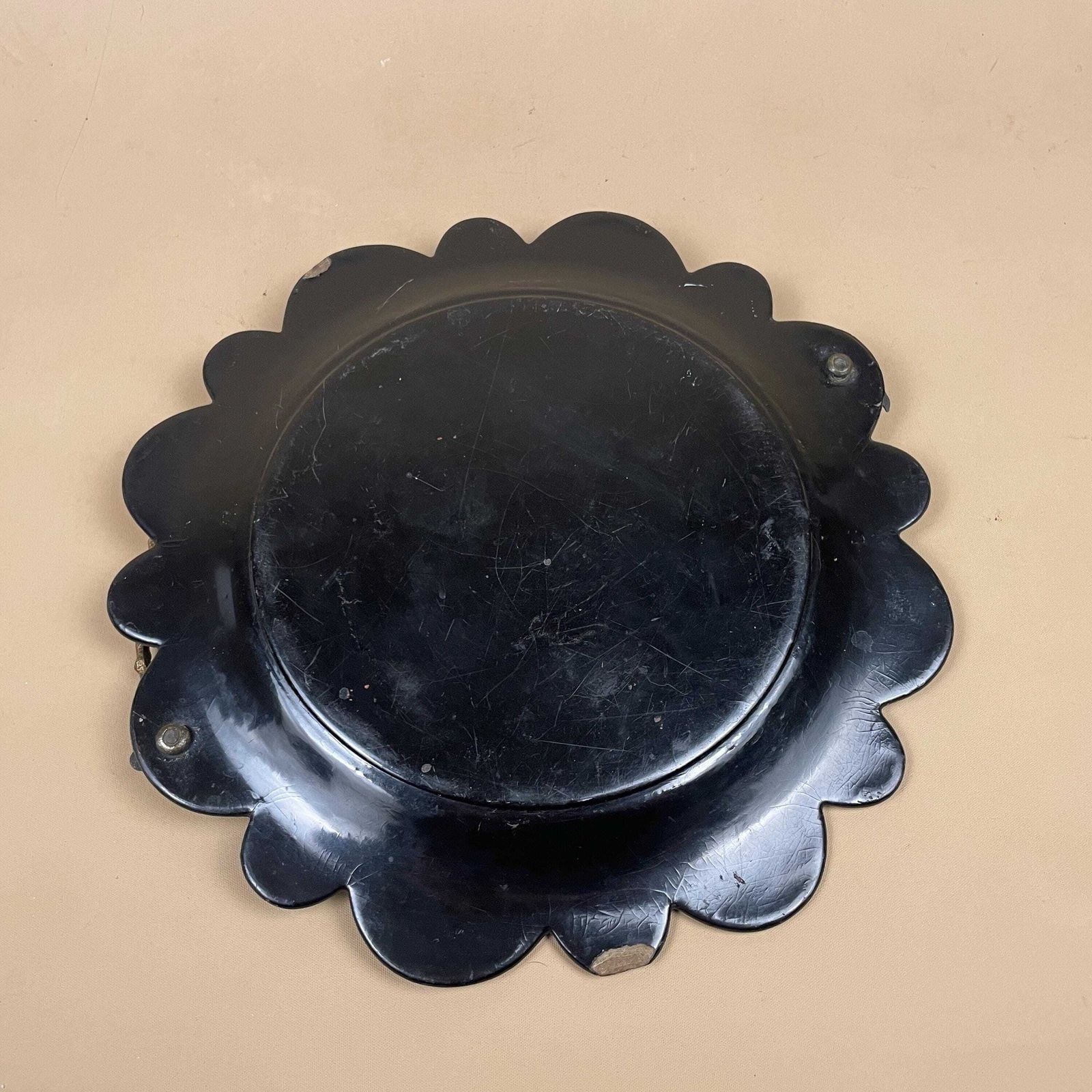 photo vinterior Victorian Papier Mâché Tray Mother Of Pearl Black Gold Floral Metal Handle Scalloped Edge Display Piece