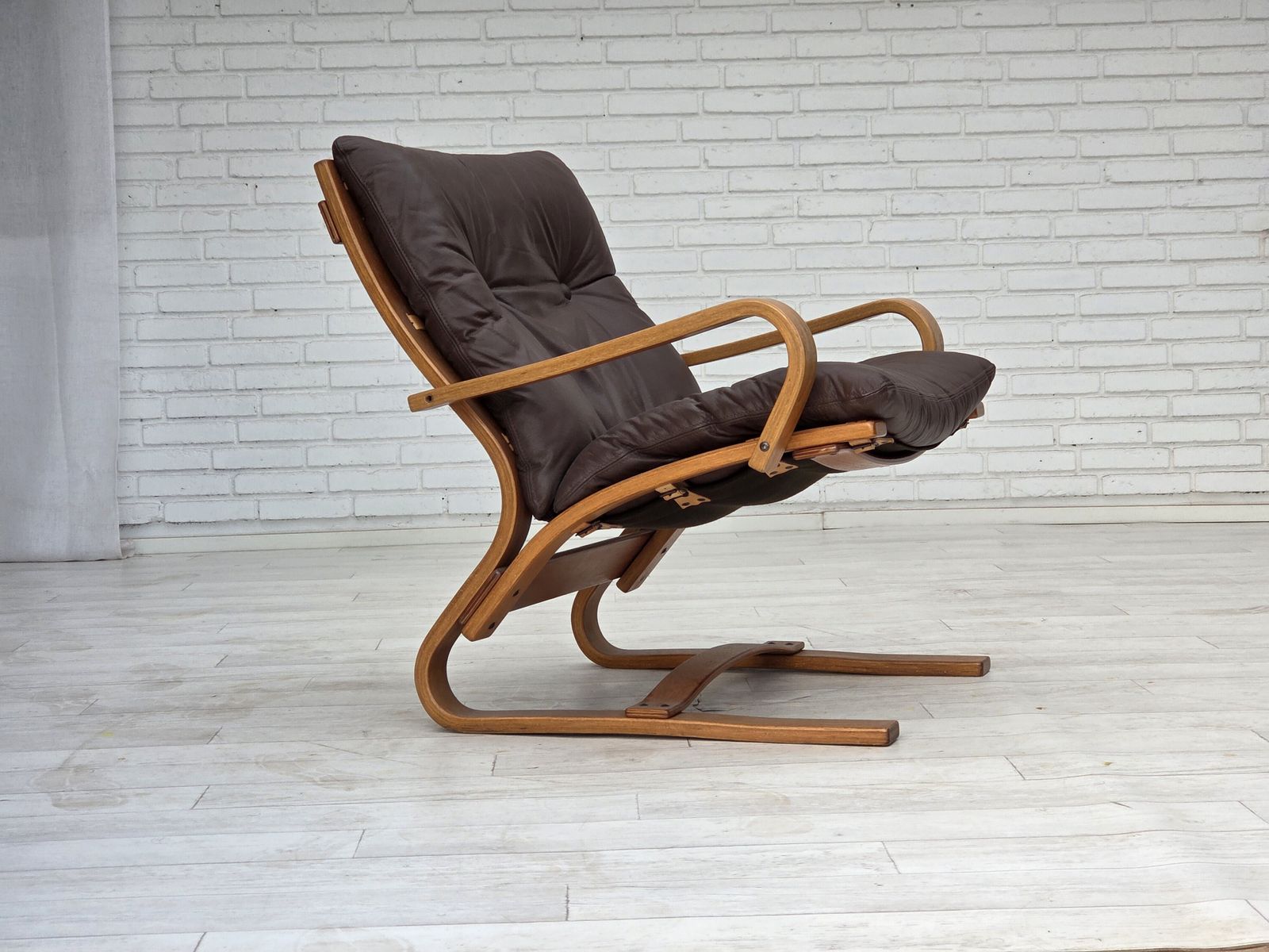 Jaren 1970, Deense Fauteuil Van Komfort, Meubeleer, Canvas, Gebogen Hout. photo furniture