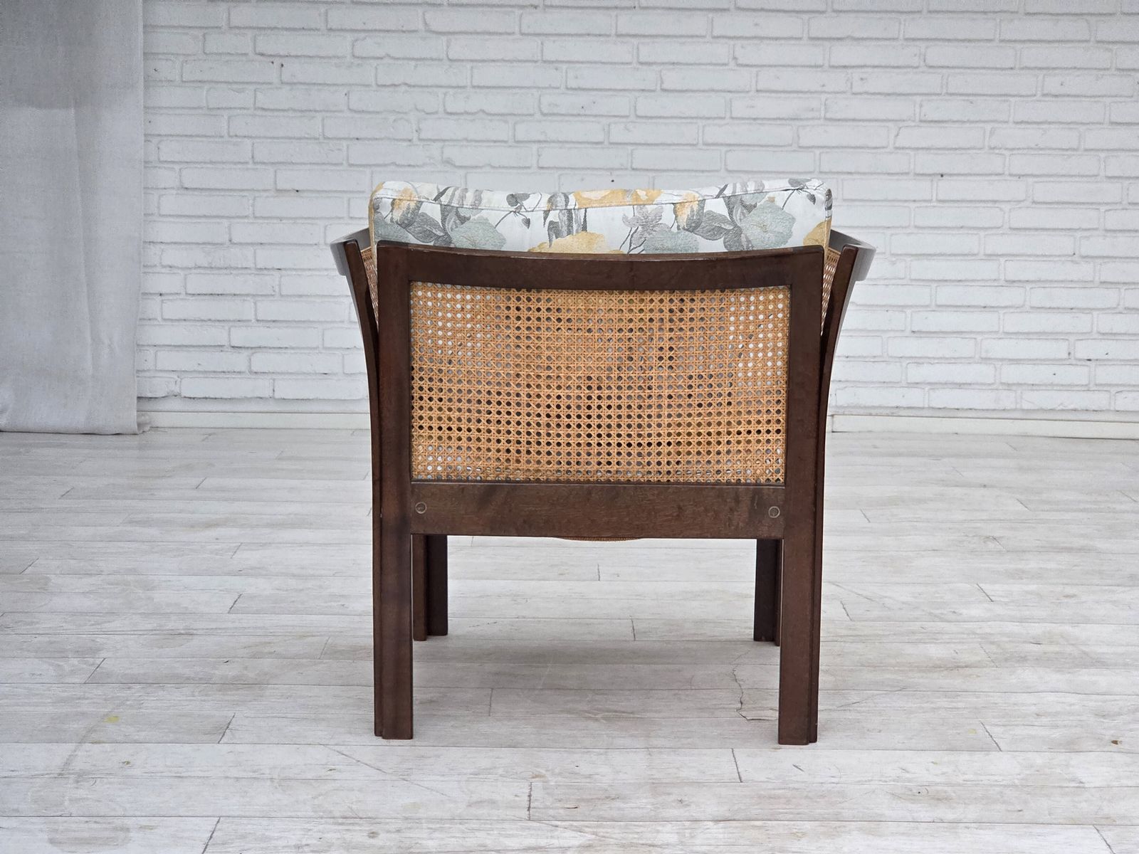 photo vinterior 1970s, Danish Design By Illum Wikkelsø, Armchair Model "Plexus", Teak Wood, Furniture Mesh.
