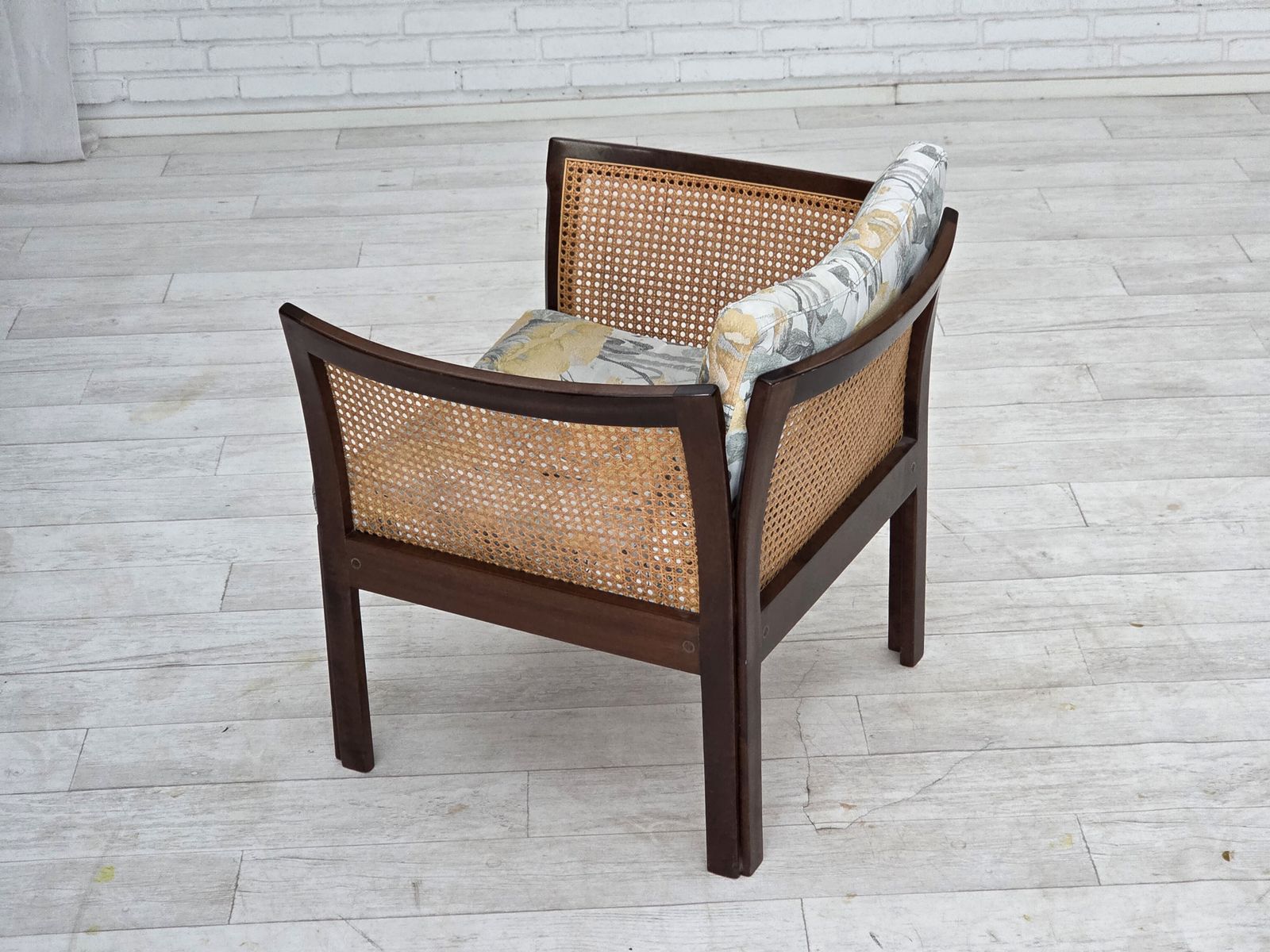 photo vintage 1970s, Danish Design By Illum Wikkelsø, Armchair Model "Plexus", Teak Wood, Furniture Mesh.