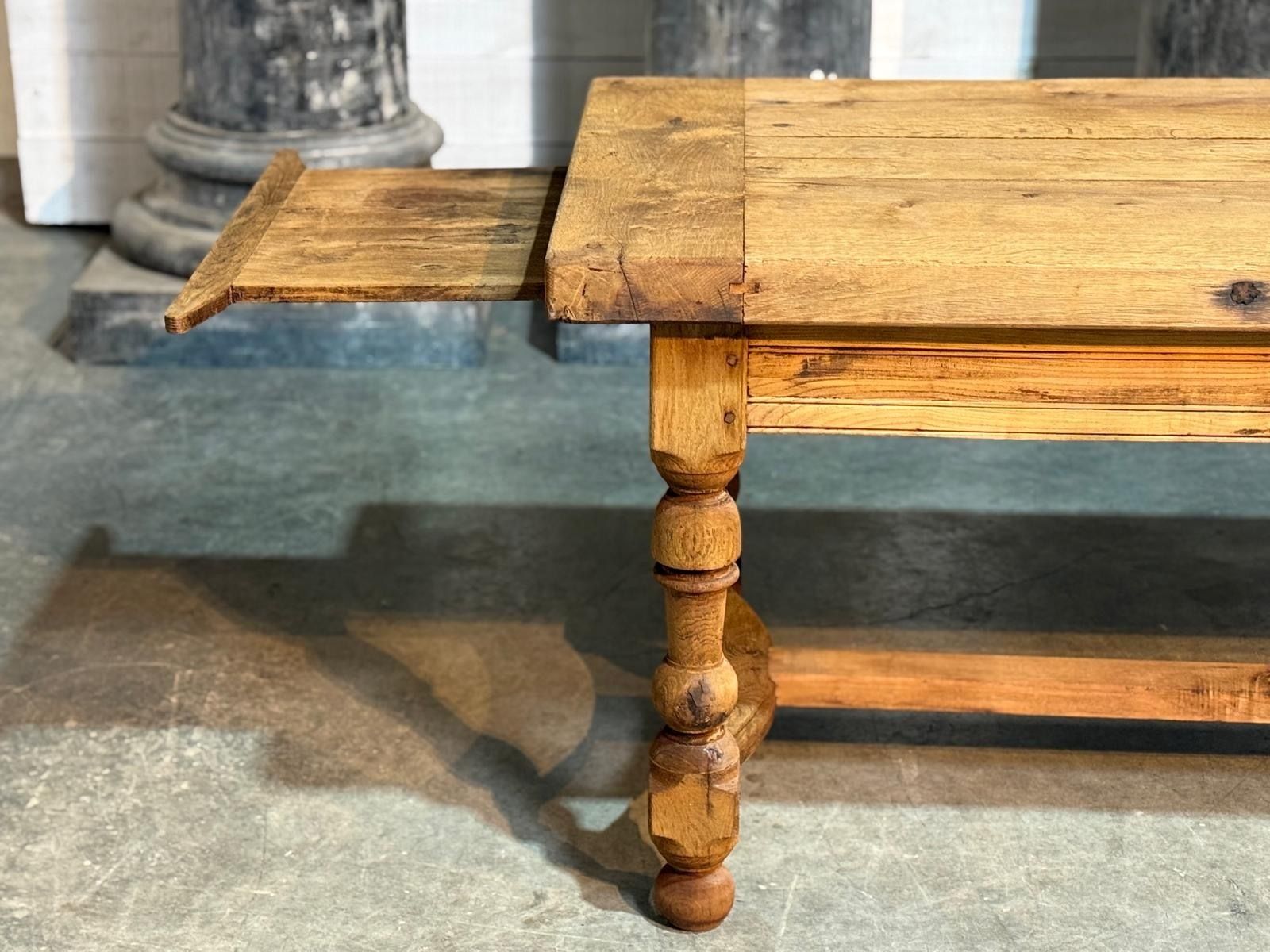photo vinterior Characterful French Farmhouse Kitchen Dining Table