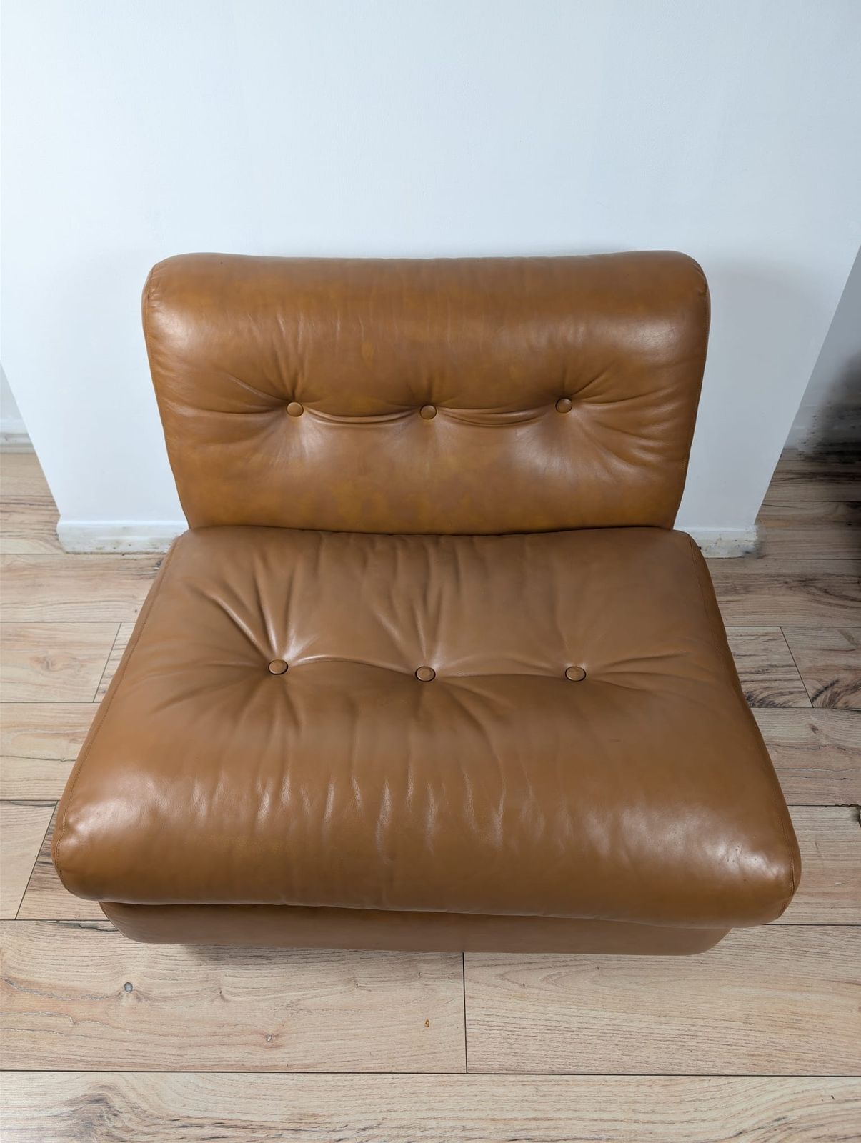 Vintage Italian “Amanta” Tan Leather Lounge Chair By Mario Bellini For C&B Italia, 1975 Mcm photo Furniture