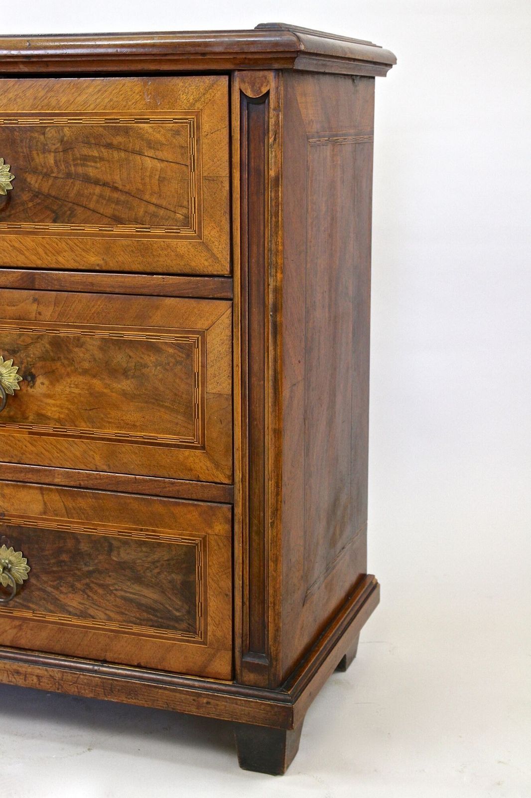 photo vinterior 19th Century Biedermeier Chest Of Drawers With Micro Inlays, Walnut, At Ca. 1850