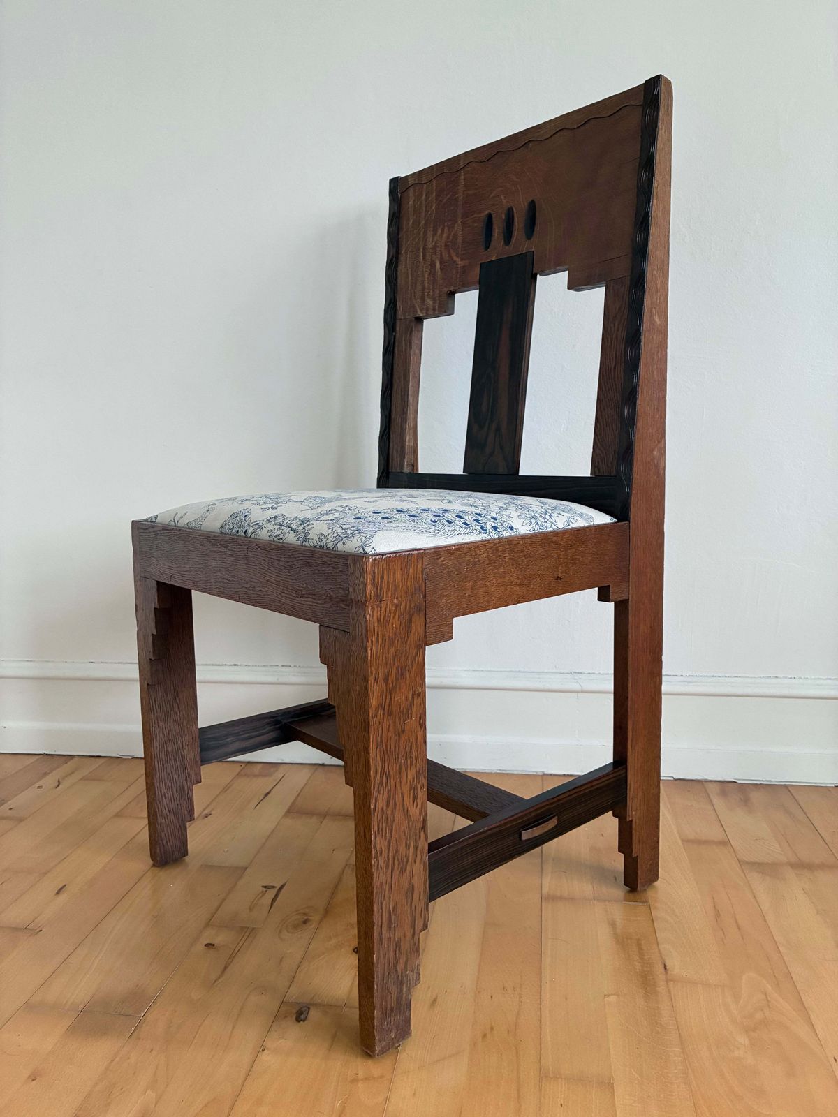 photo furniture A Pair Of Dutch Art Deco Amsterdam School Chairs 1920s