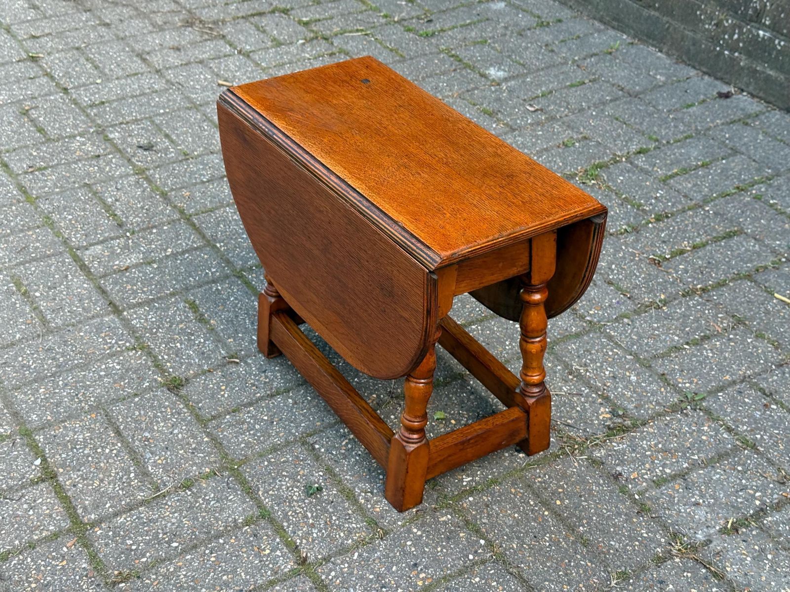 Vintage Oak Drop Leaf Table With Inlaid Edge Detail Turned Legs Farmhouse Style photo vintage