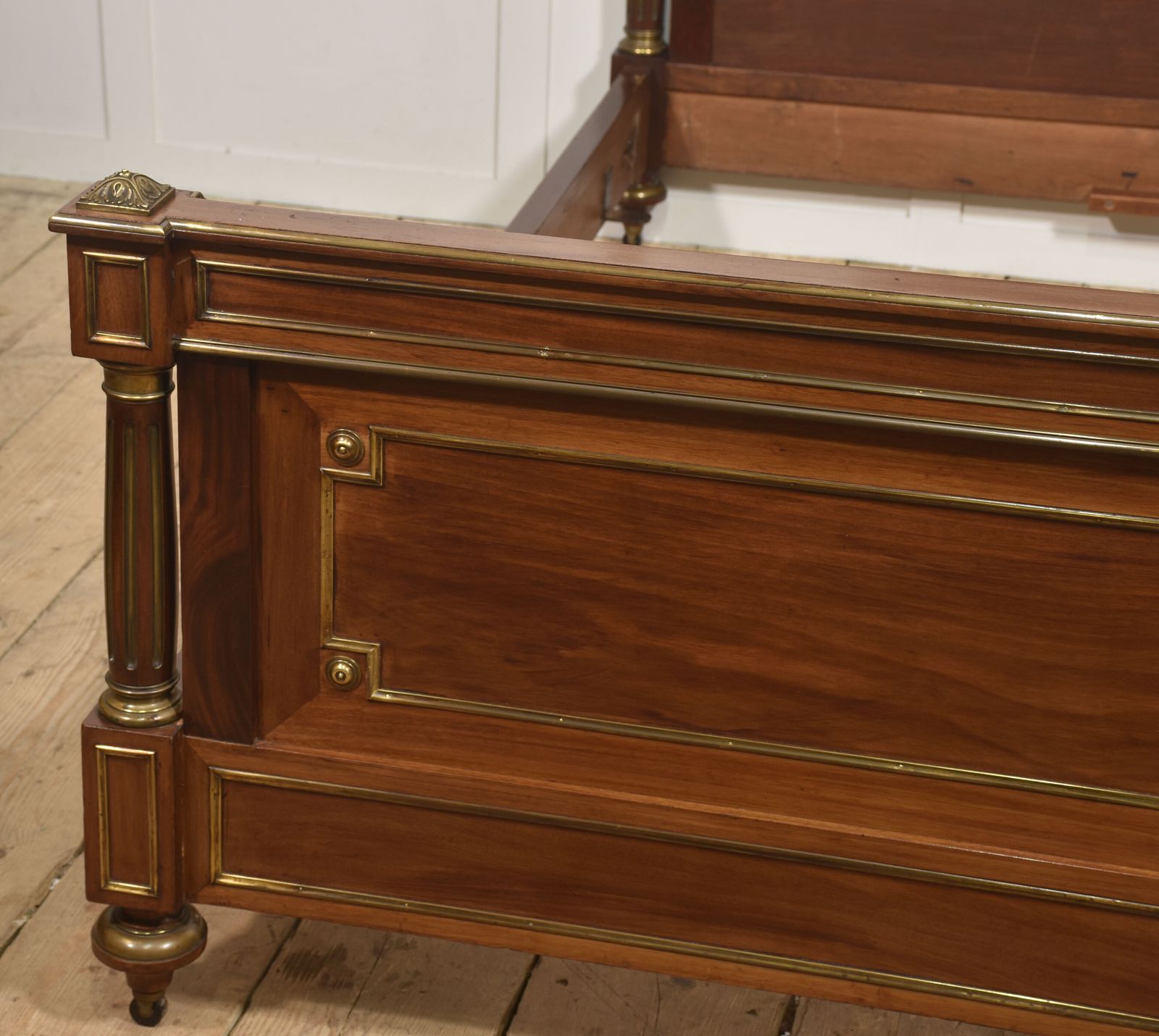 photo furniture Late 19th Century Mahogany And Brass Mounted Bedframe
