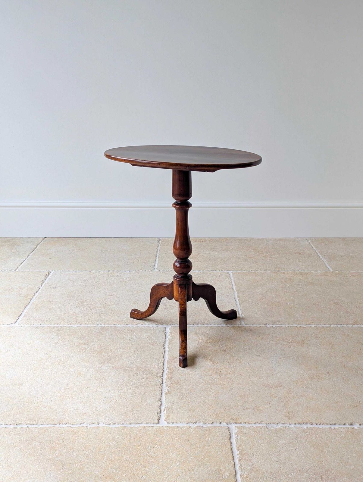photo furniture Antique Georgian Mahogany Oval Tilt Top Tripod Wine Table C.1820
