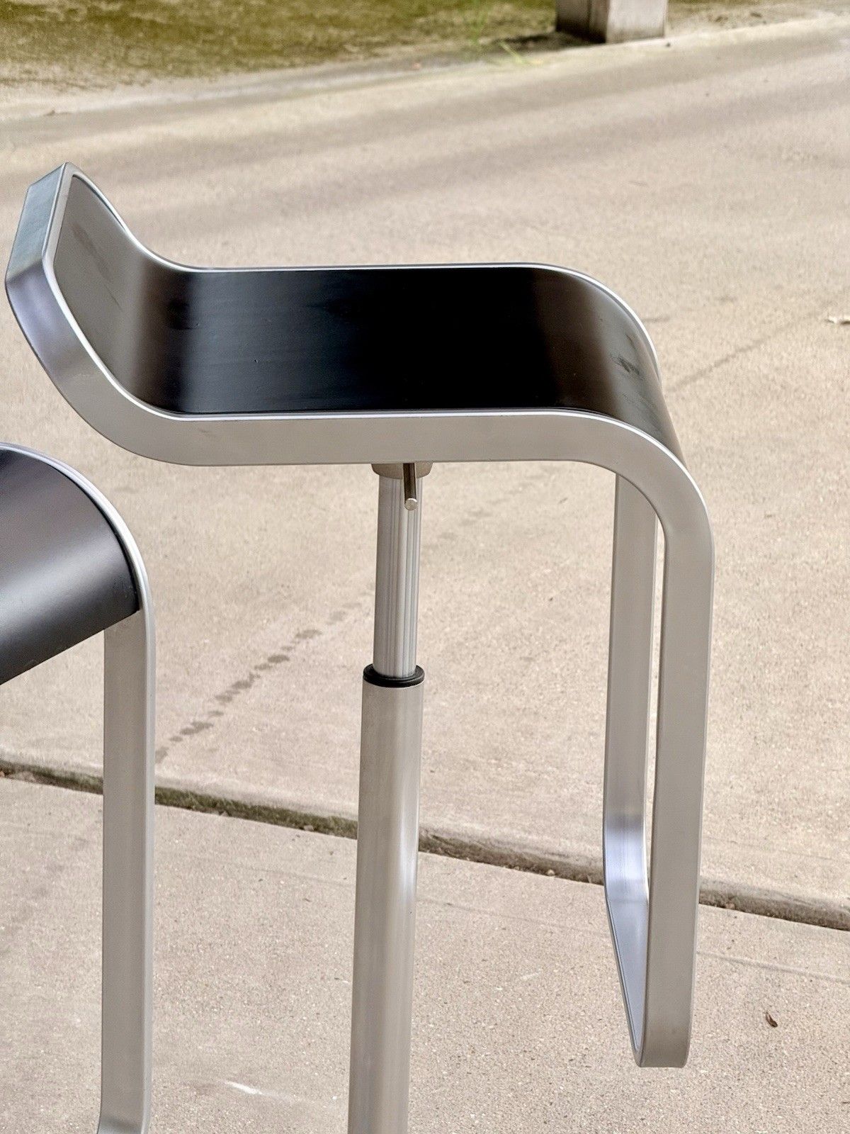685.0 Shin & Tomoko Azumi For Lapalma, Height Adjustable Bar Stools photo