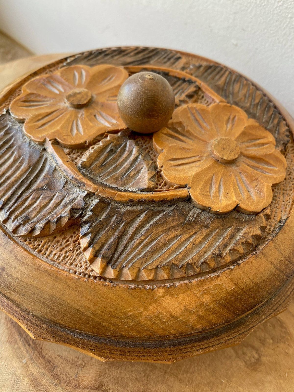 Boîte ronde vintage en bois sculpté à la main, boîte à bijoux photo furniture