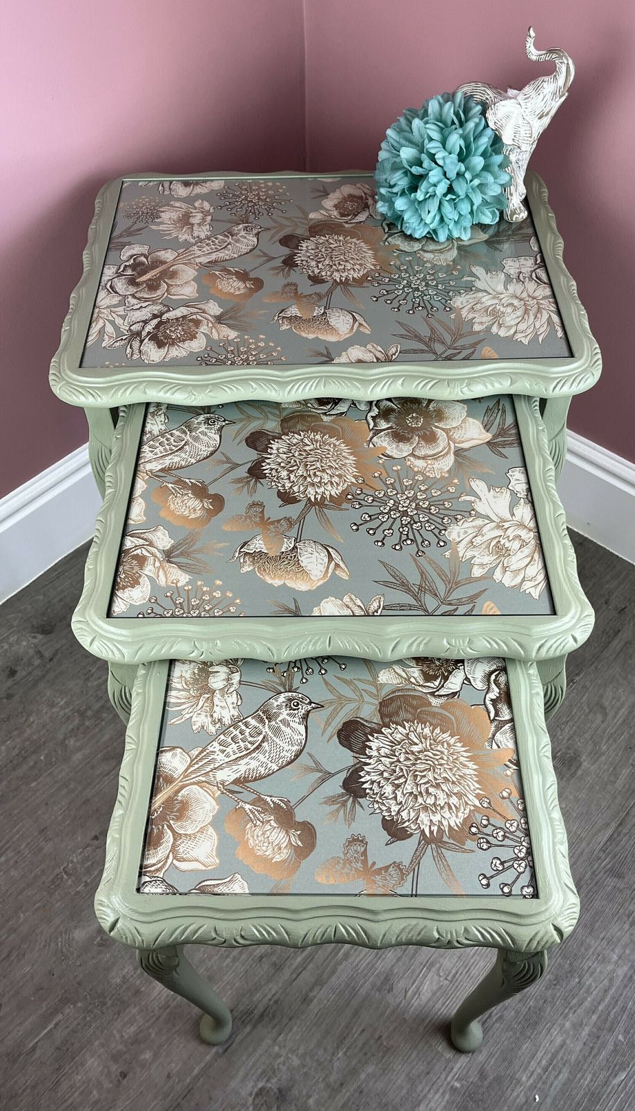 Nest Of Tables With Queen Anne Legs