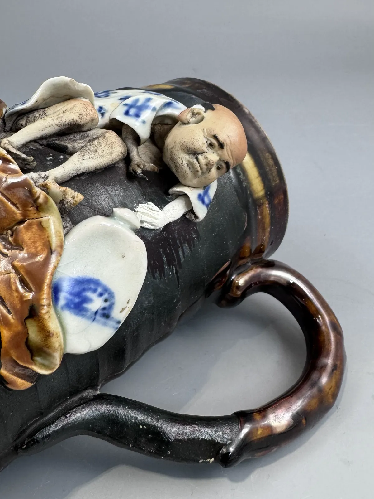 photo furniture Large Sumida Gawa Mug With Applied Sennin Figure, Signed Ryōsai — Inoue Ryōsai Workshop, Meiji / Taishō Period