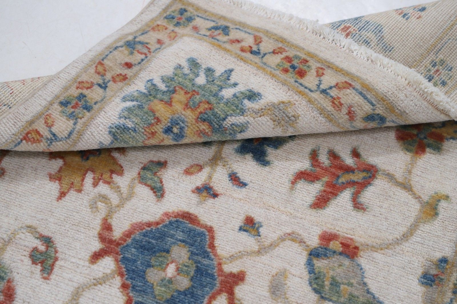 Tapis turc contemporain 2'5" x 3'11", tapis Oushak en laine 100 % à motifs floraux photo Textiles
