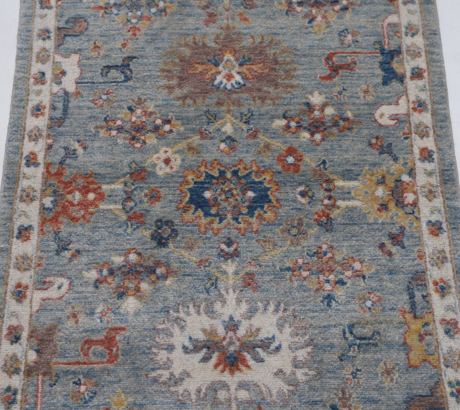 Tapis turc contemporain 2'5" x 3'11", 100 % laine, motifs floraux Oushak photo for sale
