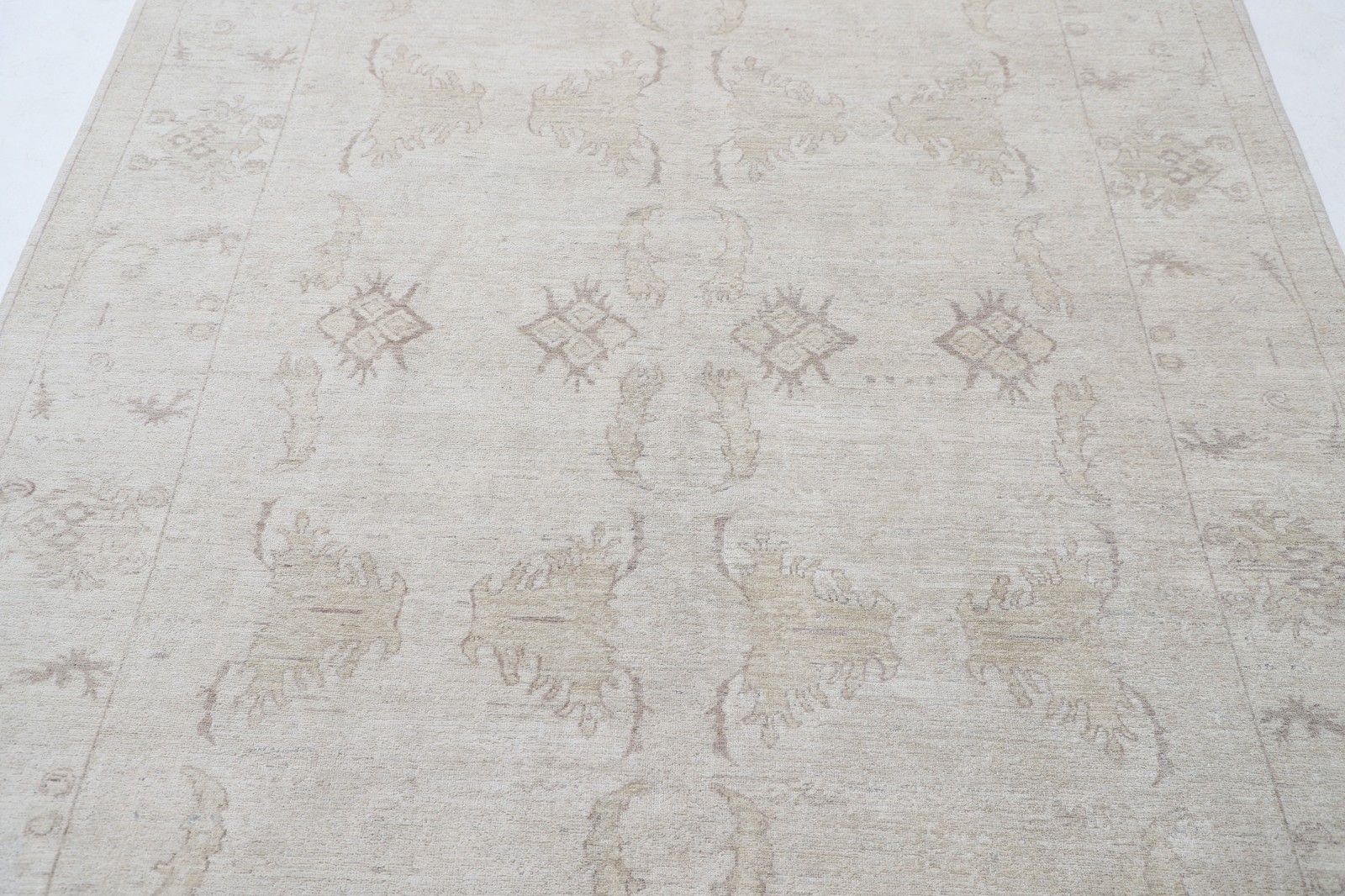 6x8 Ft Hand Knotted Beige Turkish Area Rug For Living Room. 100% Wool photo for sale
