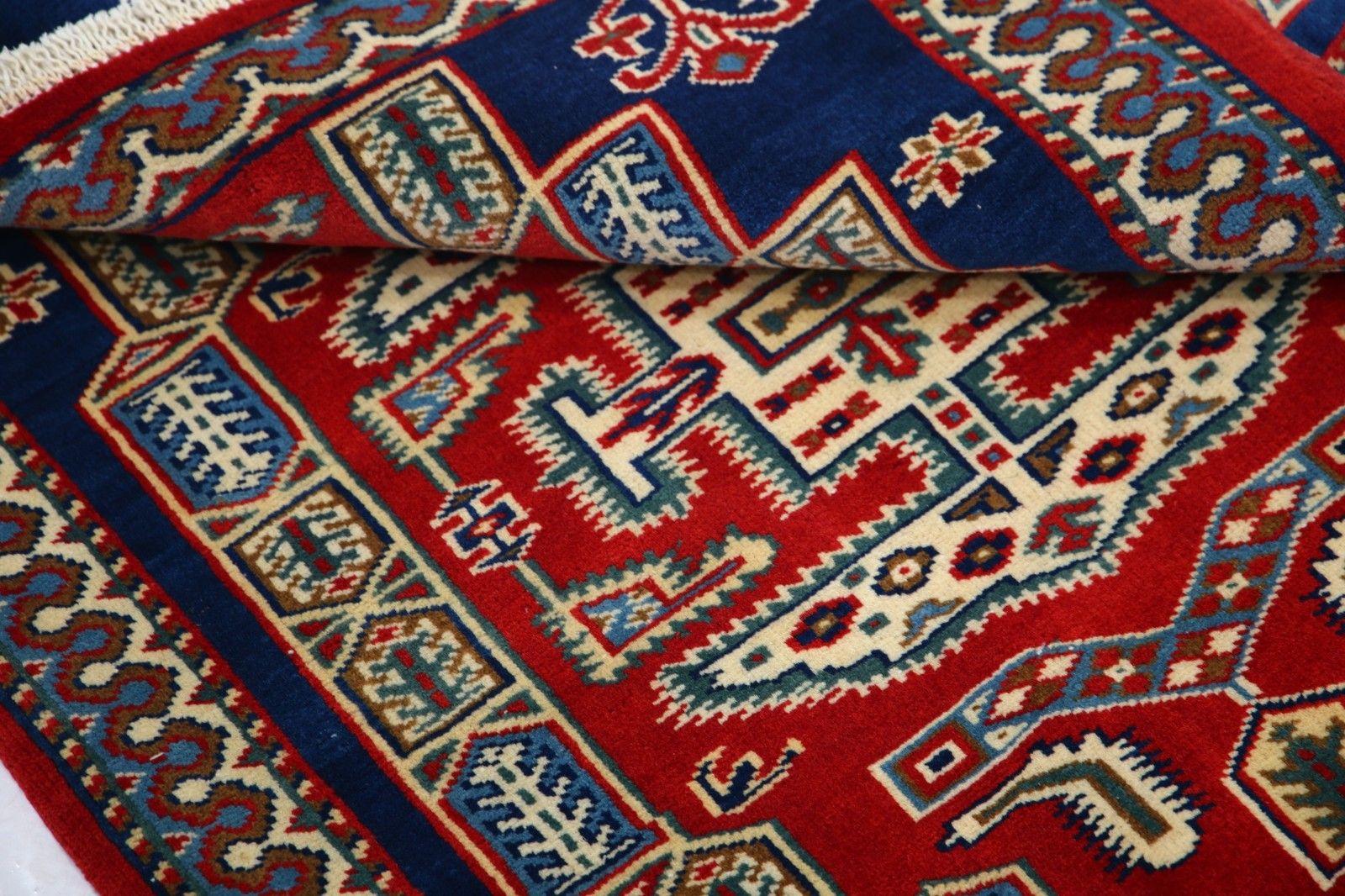 2x2,6 ft rood handgeknoopt accentkleed voor slaapkamer en entree. Vloerbedekking photo vinterior