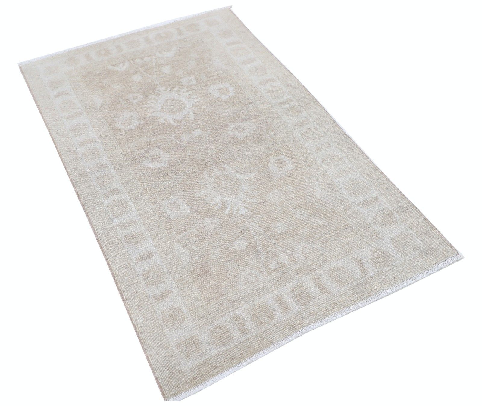 Tapis d'accent noué à la main, beige, 90 x 150 cm. Tapis de chevet traditionnel. Revêtement de sol photo furniture