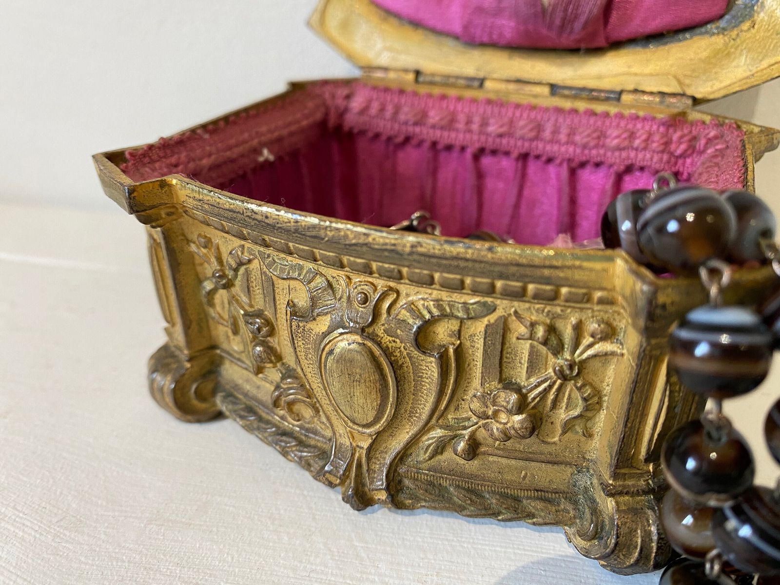 Boîte à bijoux d'époque en régule, Napoléon III, intérieur en soie capitonnée photo 102.0