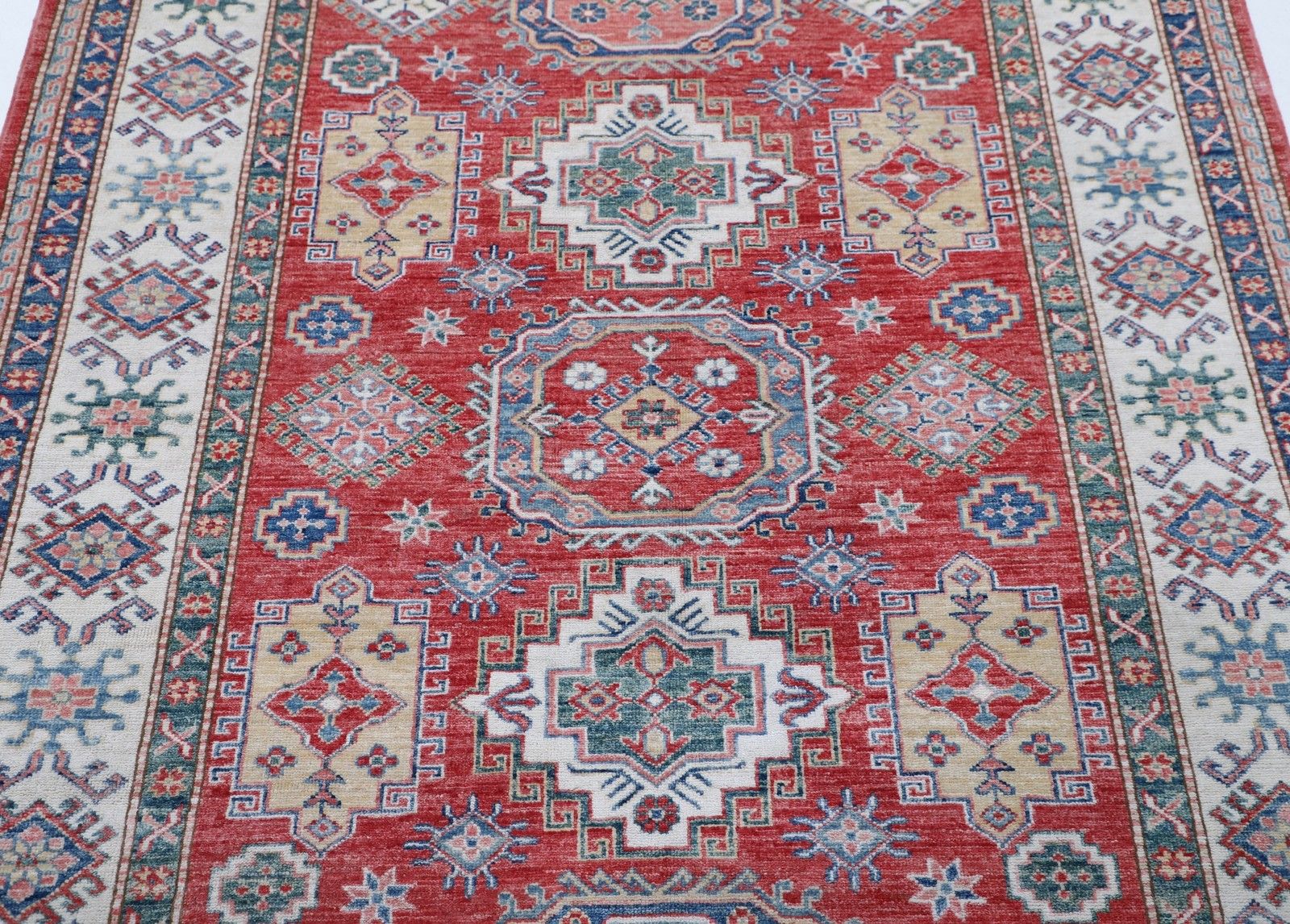 Tapis de zone artisanal 150 x 206 cm, rouge, bleu clair et ivoire, tapis géométrique turc photo for sale